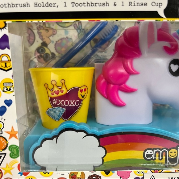 Emojination Set 3 pc Set Unicorn Toothbrush Holder Folding Toothbrush Rinse Cup - Picture 2 of 10
